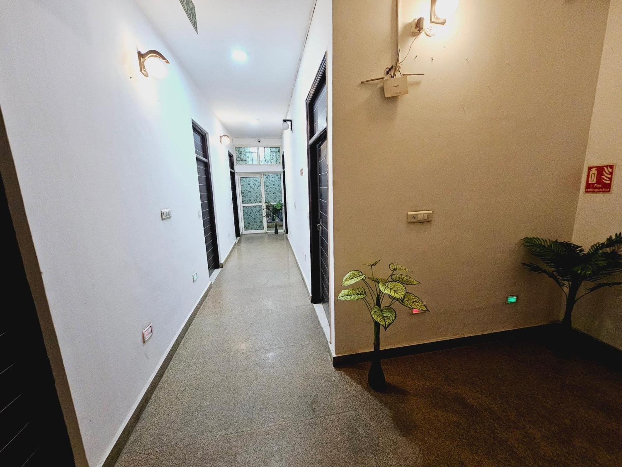 ניו דלהי Hotel Tulip Near Delhi Airport מראה חיצוני תמונה