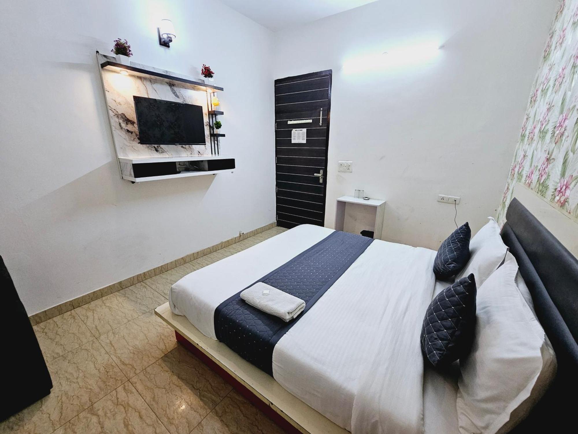 ניו דלהי Hotel Tulip Near Delhi Airport מראה חיצוני תמונה