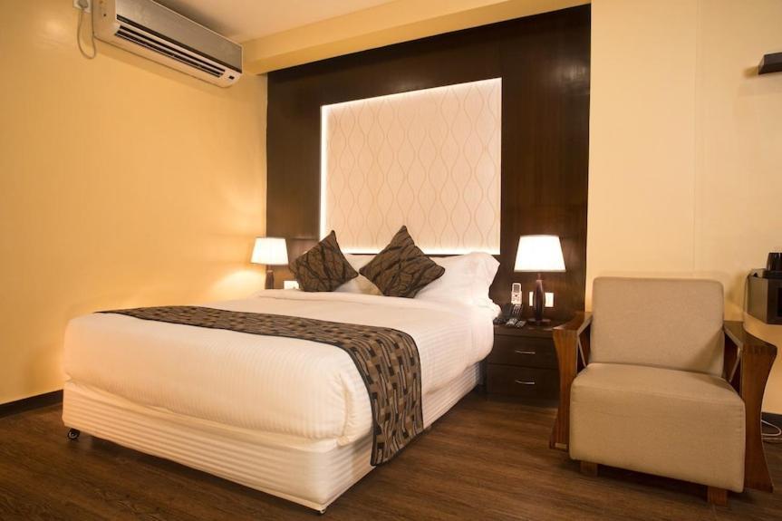 ניו דלהי Hotel Tulip Near Delhi Airport מראה חיצוני תמונה